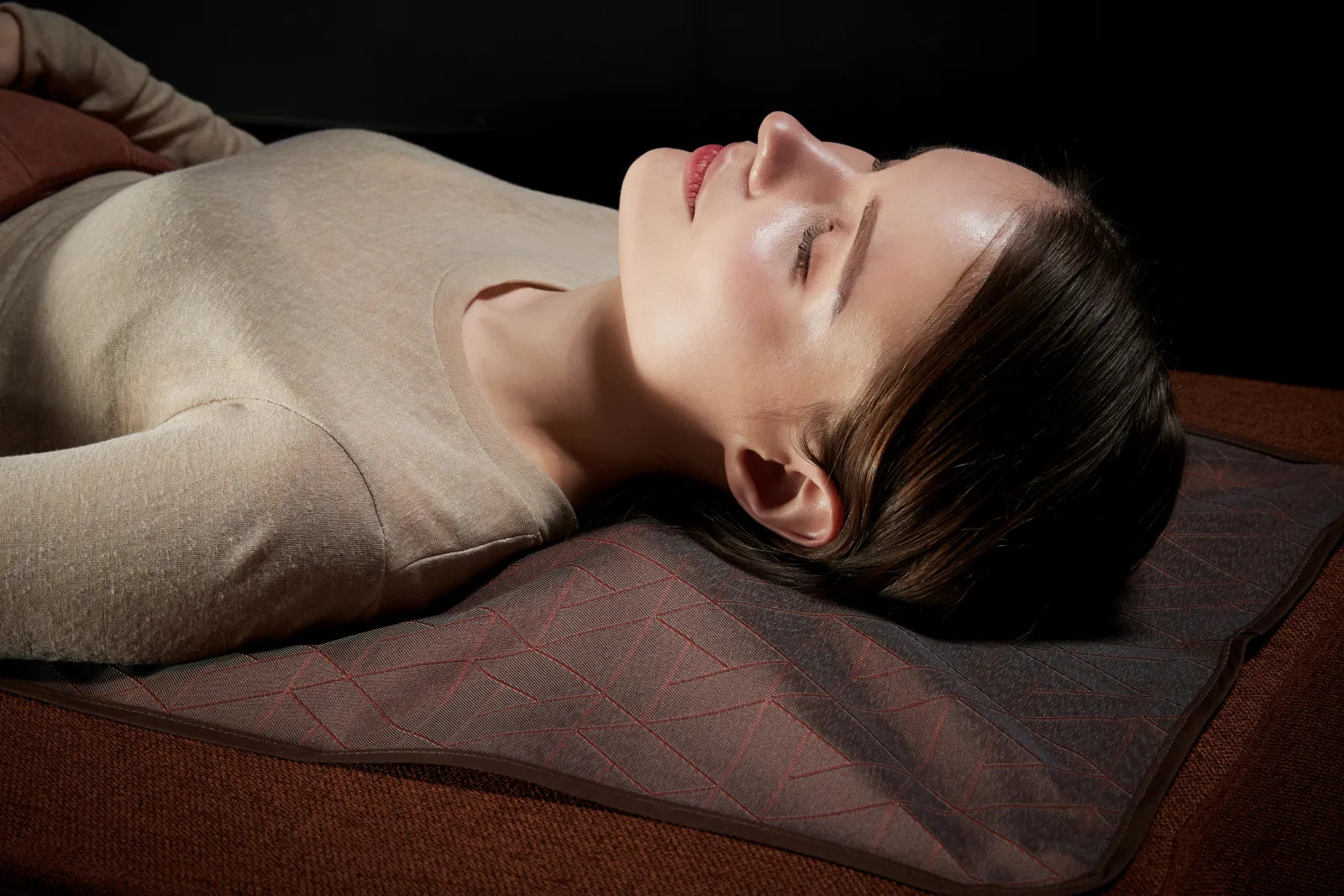 A close view of a person relaxing on the Master S4